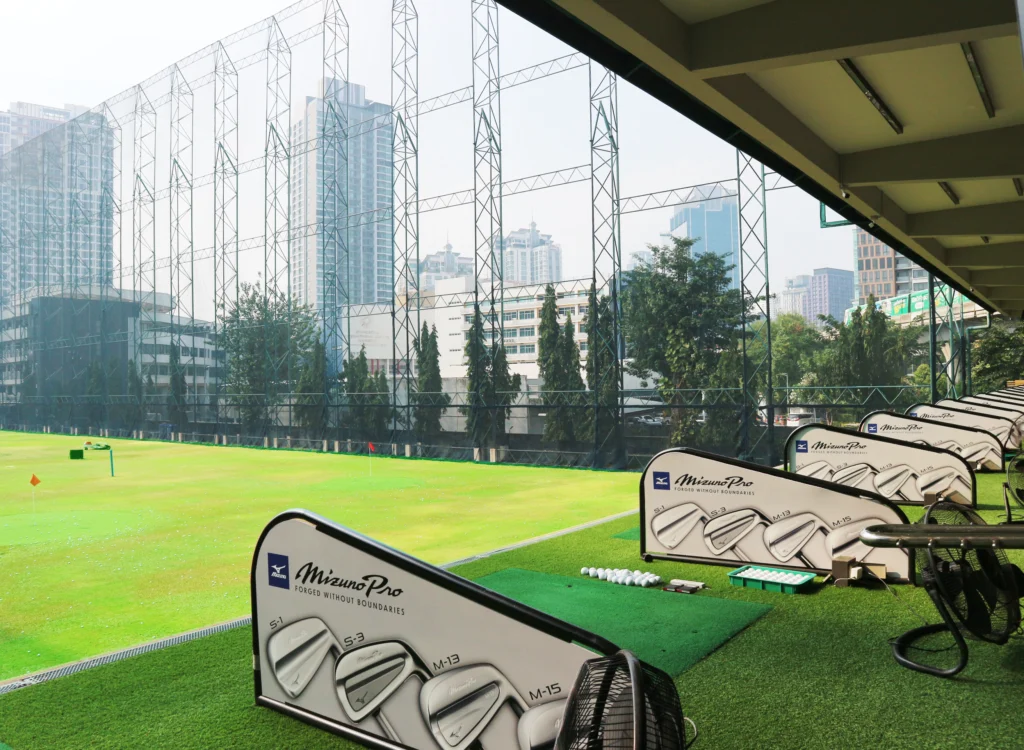 42 TEE-OFF driving range bay, everything provided for your session