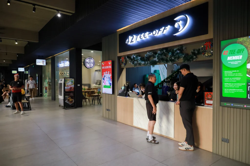 42 TEE-OFF Bangkok urban driving range Sukhumvit