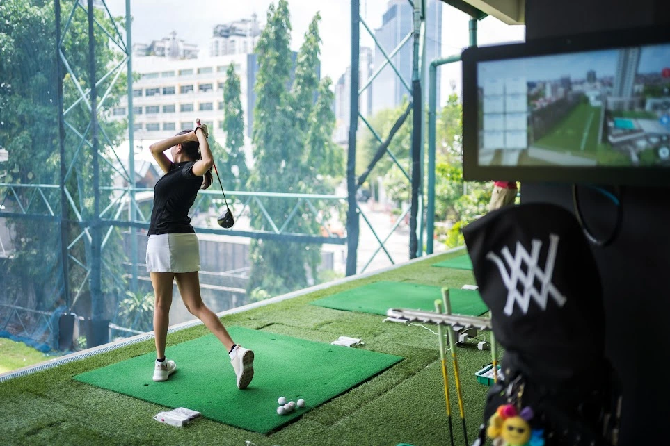 What to wear at a golf driving range in Bangkok