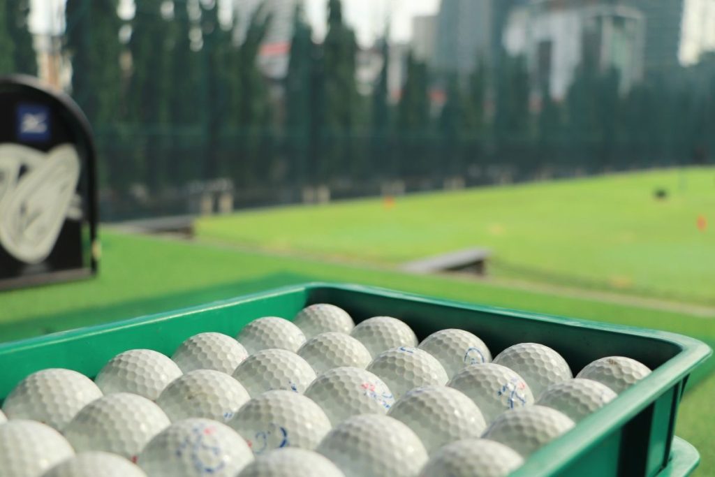 42 TEE-OFF premium golf driving range in Sukhumvit near BTS Phra Khanong.