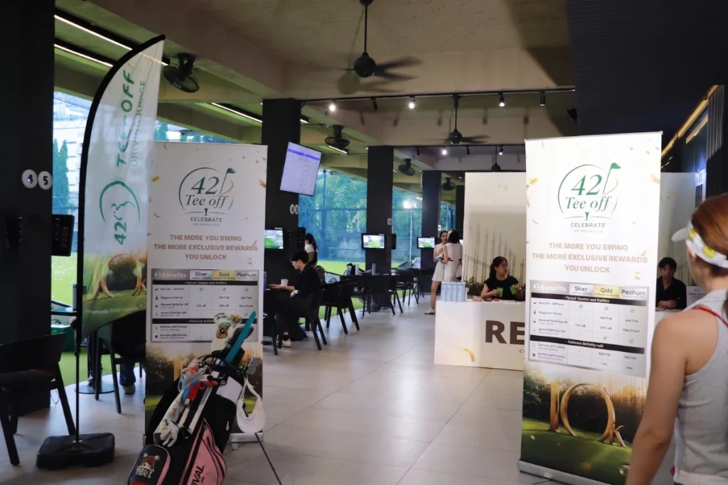 Come find your clubs with 42 TEE-OFF  driving range & Golf Partner store, Sukhumvit, Bangkok