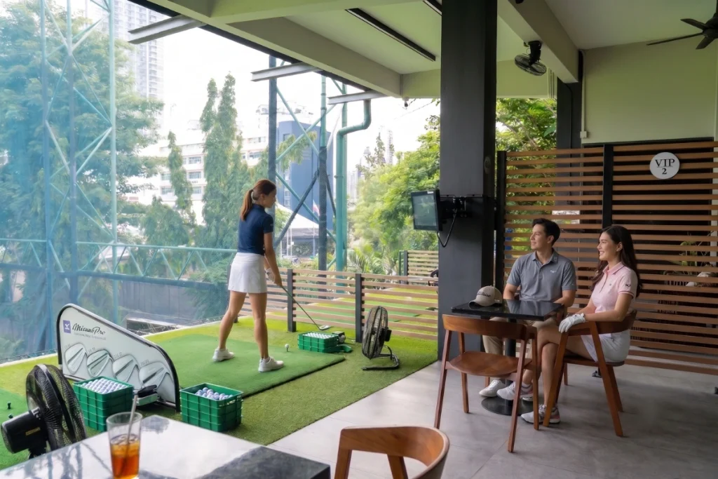 Group golf lesson at 42 TEE-OFF golf academy, Sukhumvit, Bangkok